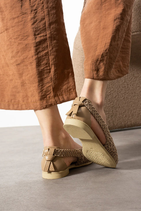 حذاء باليرينا من الدانتيل - بني