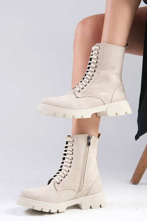 جزمة قصيرة باللون البيج