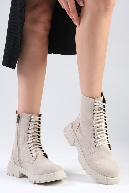 جزمة قصيرة باللون البيج