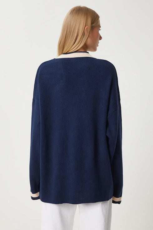 جرزة صوفية مخططة باللون الأزرق الغامق