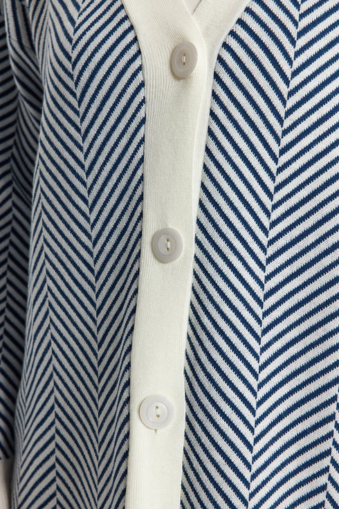 جرزة تريكو مخططة باللون الأزرق