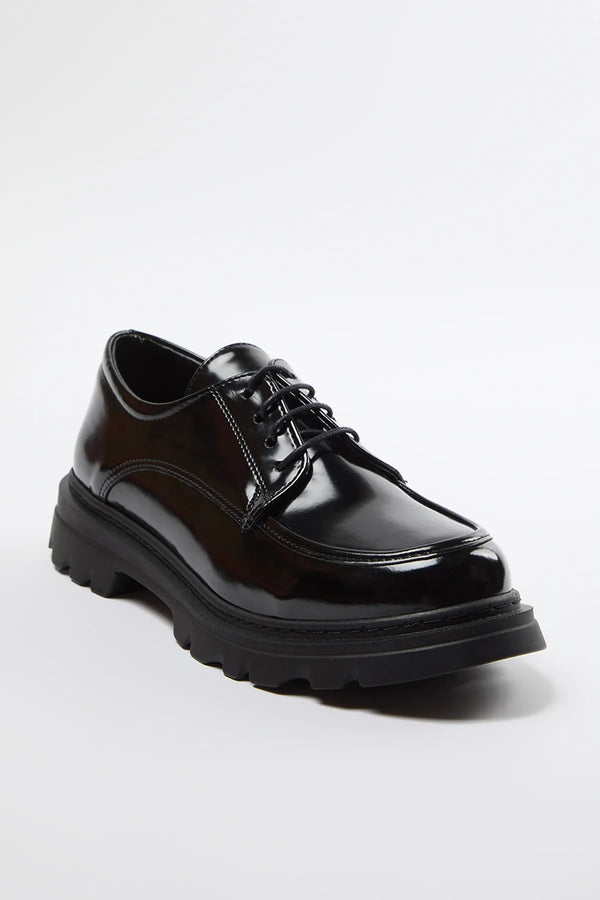 حذاء أكسفورد نسائي باللون الأسود