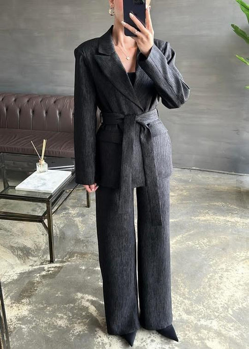 طقم قطعتين مع حزام باللون الأسود