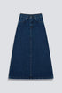 تنورة طويلة من الجينز باللون الأزرق