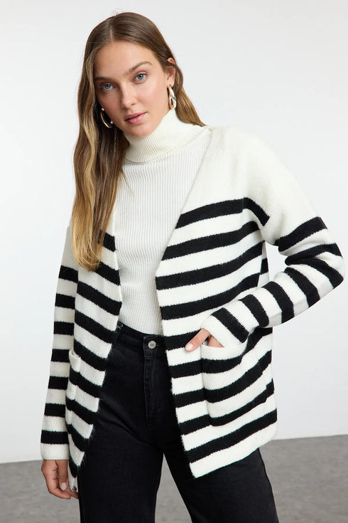 جرزة صوفية مخططة لون أسود