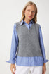 قميص أزرق مع جرزة رمادية