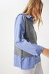قميص أزرق مع جرزة رمادية