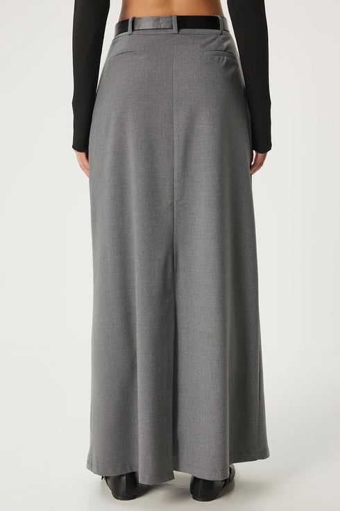 تنورة طويلة لون رمادي