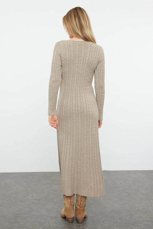 فستان تريكو طويل باللون البيج