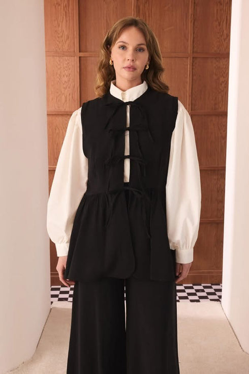 طقم ڤزت وبنطلون - أسود