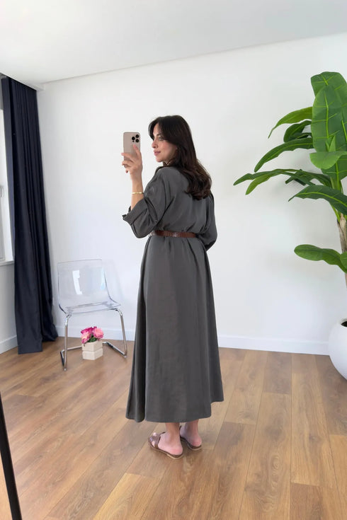 فستان بلون رمادي مع حزام جلد كاميل