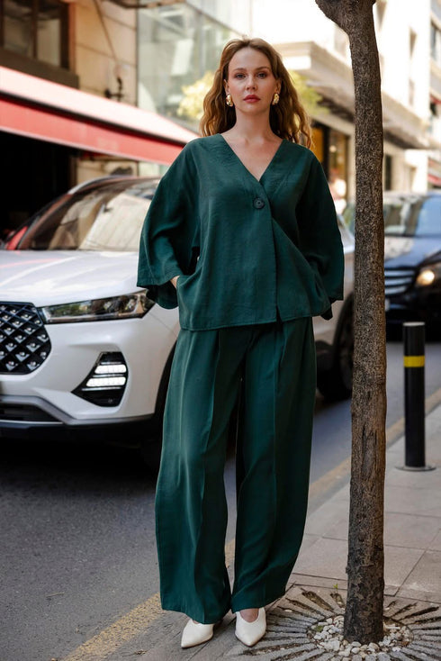 طقم بلوزة وبنطلون أخضر زمردي