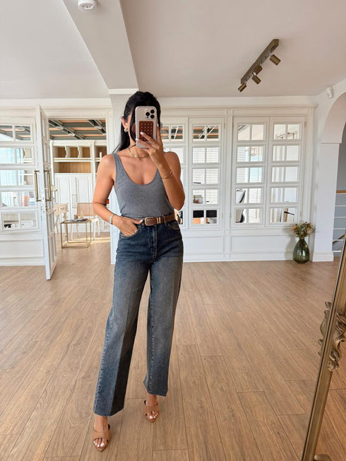 جينز غامق يومي عملي