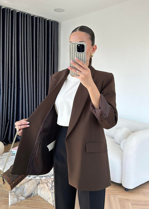 بليزر خريفي مبطّن لإطلالة عصرية