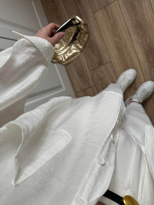 قميص لون أبيض اوفر سايز