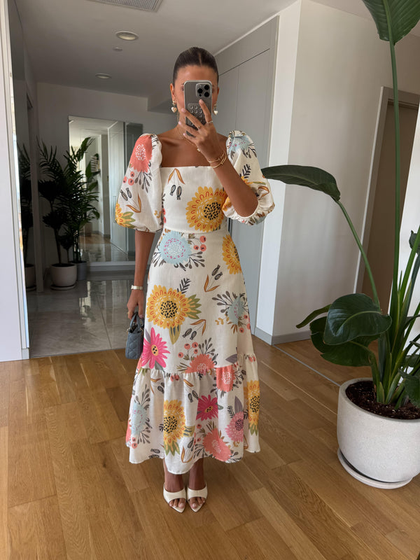 فستان صيفي بأزهار وأكمام قصيرة