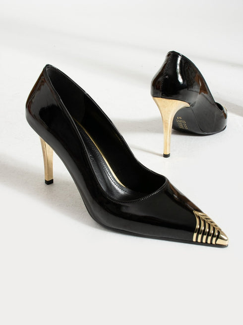 حذاء كعب عالي باللون الأسود