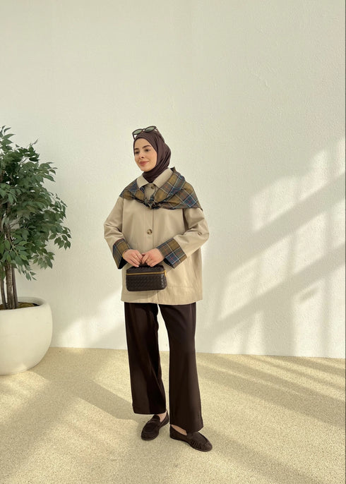 ترانشكوت خريفي مع سكارف