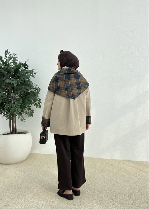 ترانشكوت خريفي مع سكارف