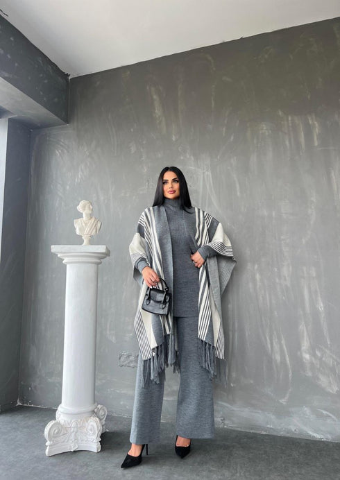 طقم صوف لون رمادي 3 قطع