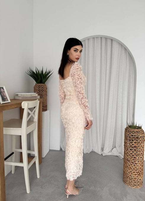 فستان ميدي أنيق بالورود ثلاثية الأبعاد