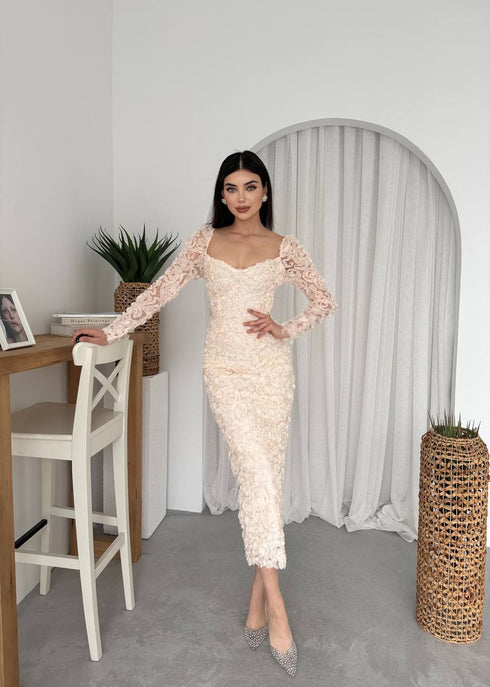 فستان ميدي أنيق بالورود ثلاثية الأبعاد