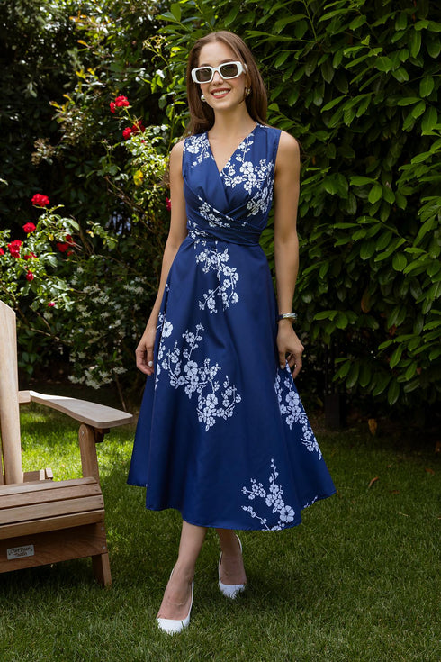 فستان وردي بلا أكمام بنقشة زهرية