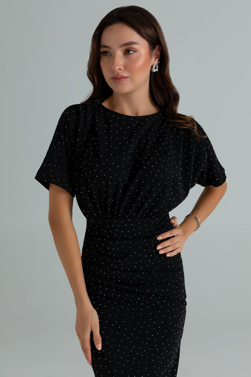 فستان منقط بأكمام واسعة