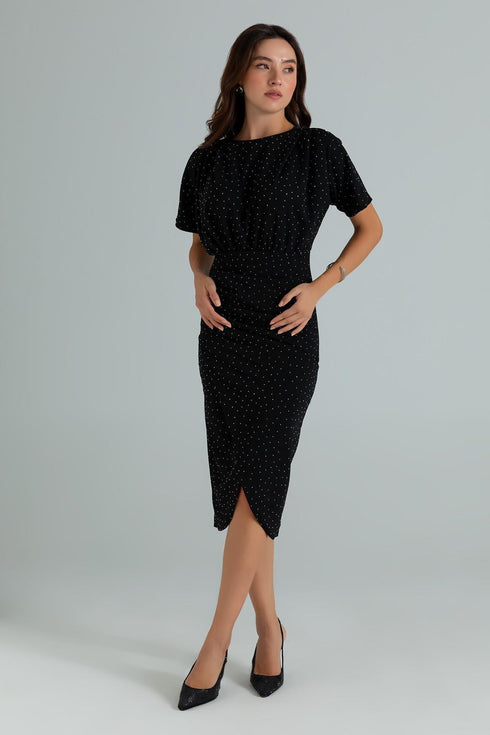 فستان منقط بأكمام واسعة