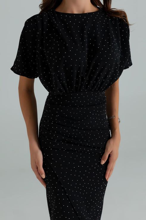 فستان منقط بأكمام واسعة