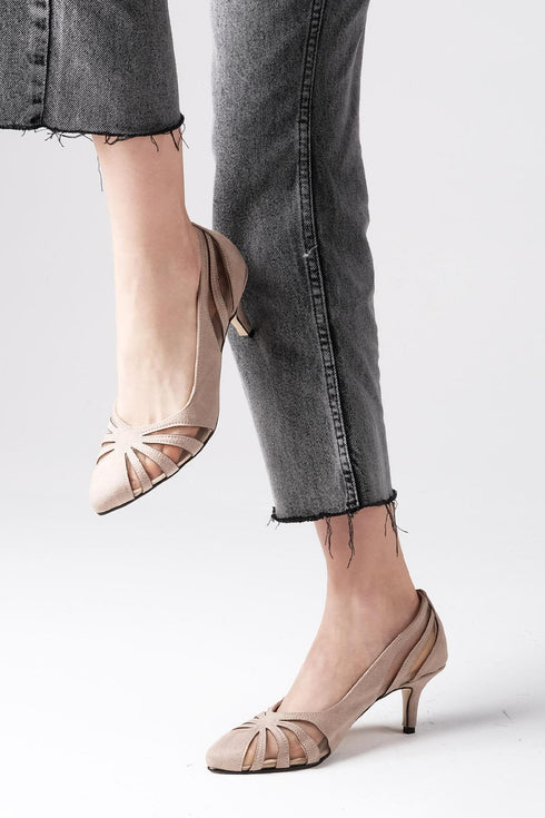 حذاء كعب قصير لون بيج