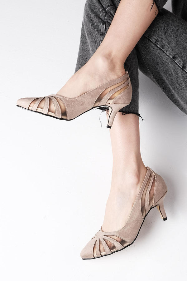 حذاء كعب قصير لون بيج